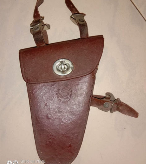 28飞鸽自行车工具袋，品相如图，侧面有一小...