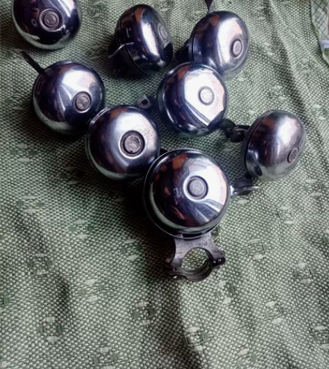 自行车小板铃80一个，孔雀飞鸽还有一个孔雀...
