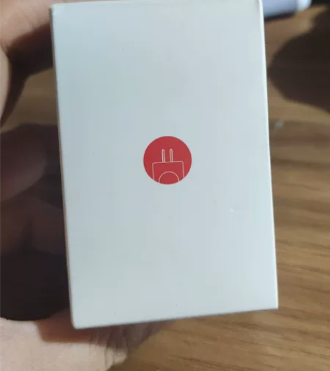 锤子18W充电头,型号CD106。接口是t...