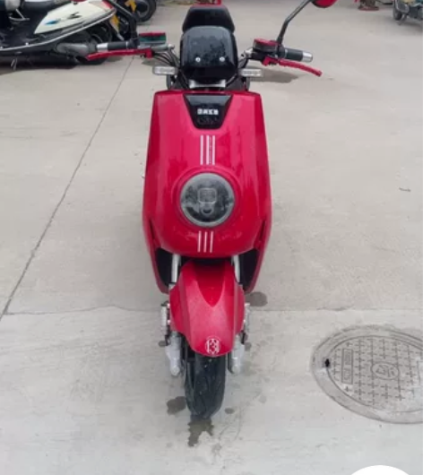 刚到一台五羊电动车，六个大电池，有牌有证，...