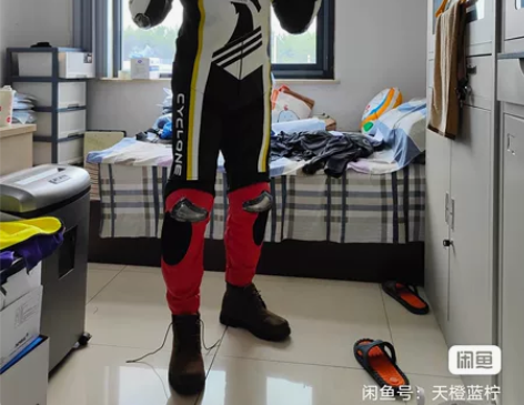 PGVSKB    全新摩托专业连体皮衣，...