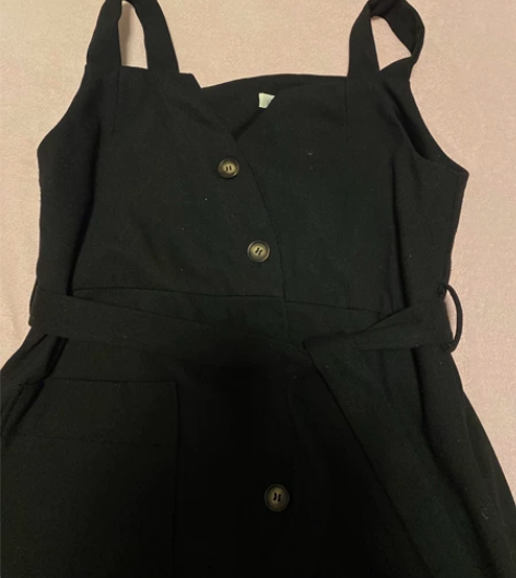 黑色秋款背带裙   里面搭配蕾丝打底 感兴...