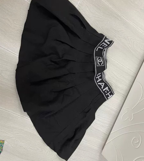 短裙。百褶裙。30元包邮。L号码。 感兴趣...