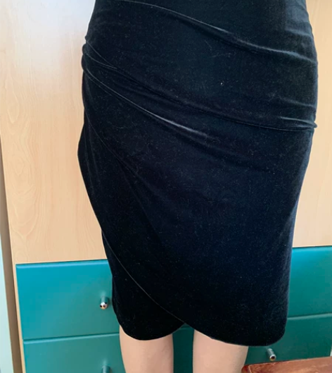 金丝绒中裙。包臀裙。适合110以内穿。裙长...