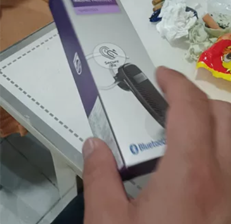 飞利浦蓝牙耳机，功能正常，99新。三个耳帽...