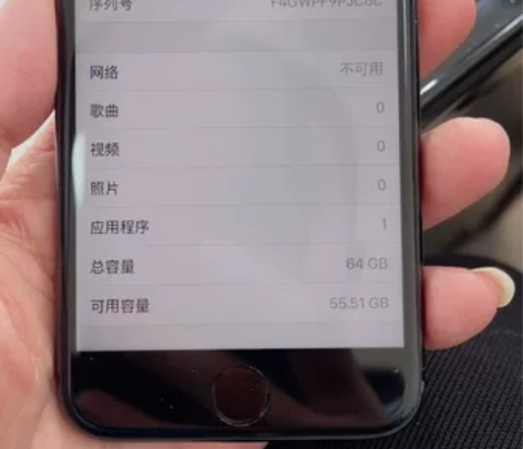 9成新苹果8，黑色64g内存，所有功能正常...