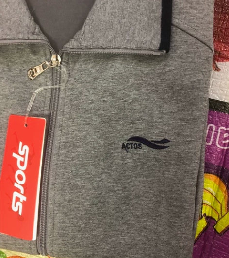 运动套装男士的，外套裤子内搭T恤，全新的，...