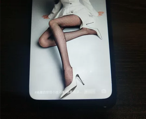 oppoR15x，6?128，外观如图所示...