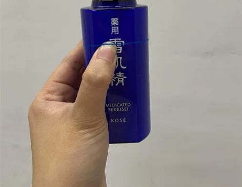 雪肌精乳液 130ml 余量如图所示 去年...