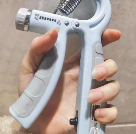 朋友开的超市,仓库堆积了一批握力器,现5....