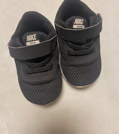 nike运动鞋 阿迪运动鞋 两双一起出 5...