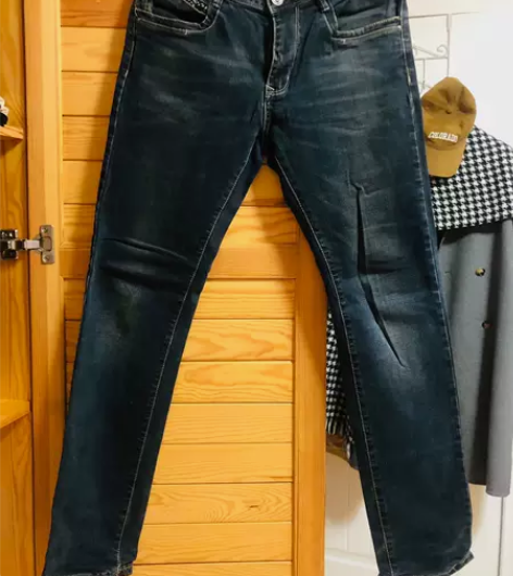 男士蓝色牛仔裤，专柜质量版型超正 感兴趣的...