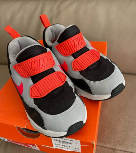 耐克NIKE AIR气垫运动鞋 购于滨州银...