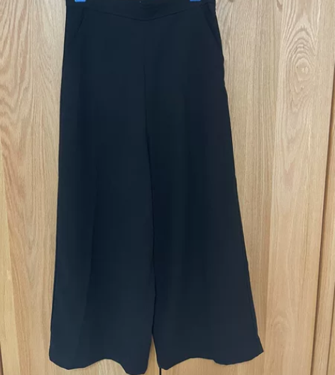 黑色薄料长裤阔腿裤 在英国上学时候买的，牌...