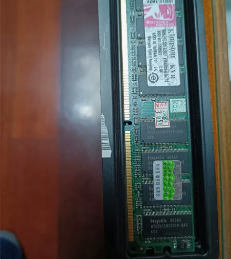亖星内存条1GB，二根，型号见照片 感兴趣...