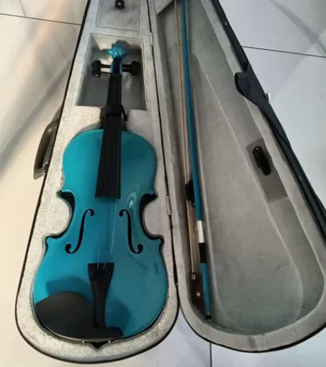 4/4小提琴一把，品相非常好原盒，少一根弦...