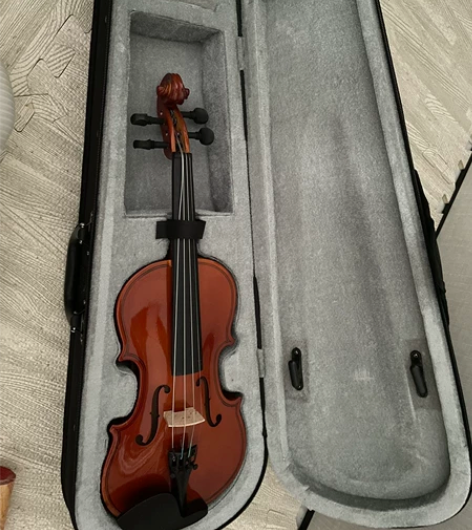1/4小提琴一把，全新 由于搬家弓找不到了...