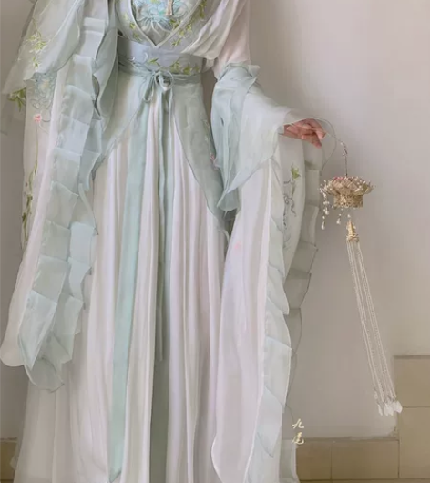 两套汉服一起出，仅试穿，两套7折出333非...
