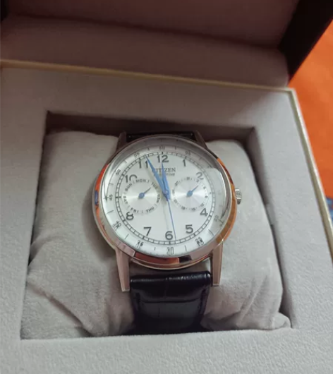 西铁城小蓝针光动能手表，有光就能充电 盒子...