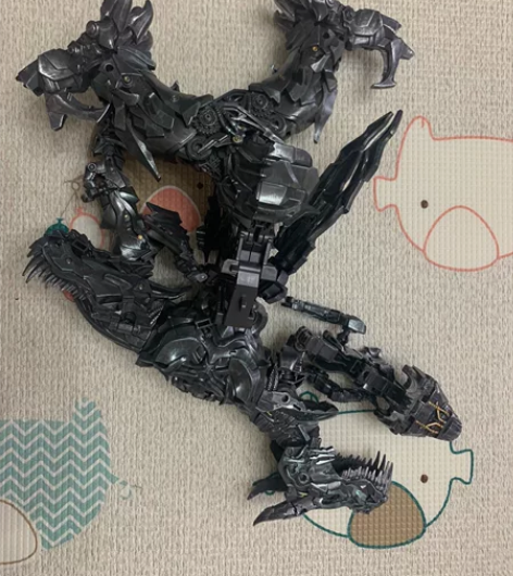 变形金刚钢索 玩完拼不回来了[破涕为笑] ...