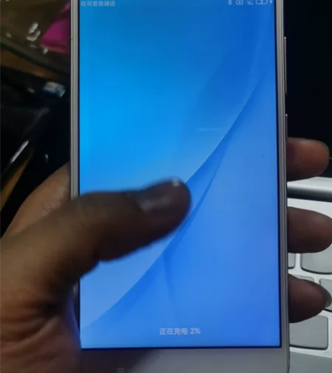 小米5x手机个人自用， 买到手里当个备用机...