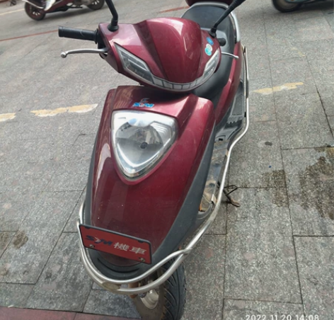 (赠送一个5升汽油桶)女装摩托车闲置现转让...