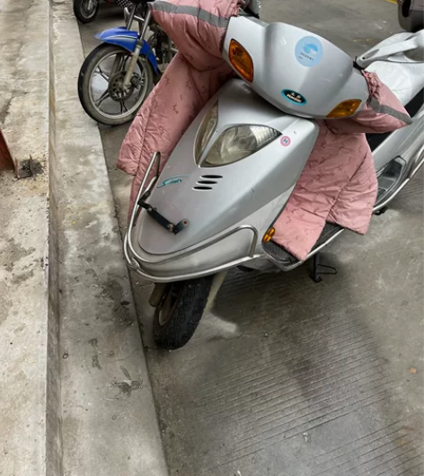 豪爵悦星 摩托车。一打就着。 灯光,转向,...