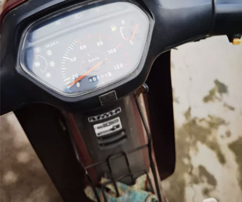 买车不骑了，豪爵弯梁摩托车，九成新手续齐全...