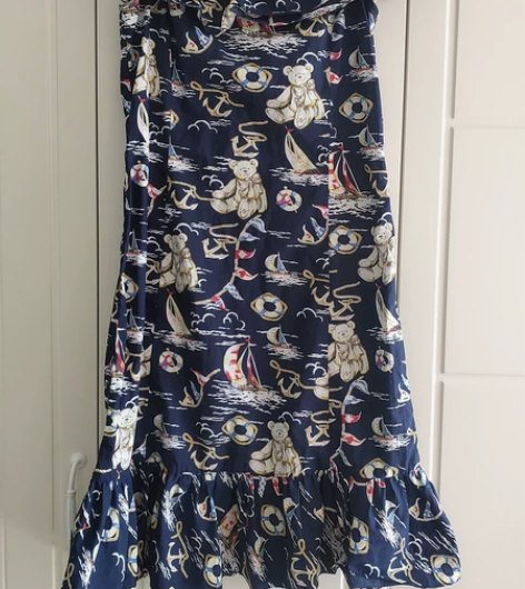 小熊维尼全新一字肩荷叶边裙 朋友送的，吊牌...