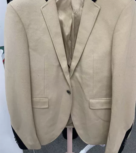 全新男士休闲西服 都是随手拍照的尺码54码...