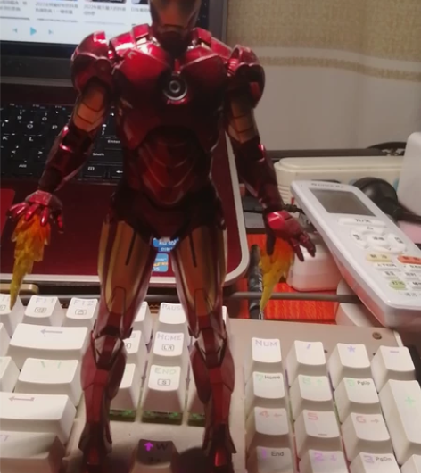 正版!正版!钢铁侠手办 ,有迪士尼防伪和中...