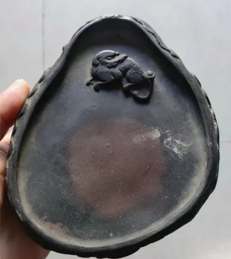 下乡收的清代端砚,做工精美,线条流畅,造型...