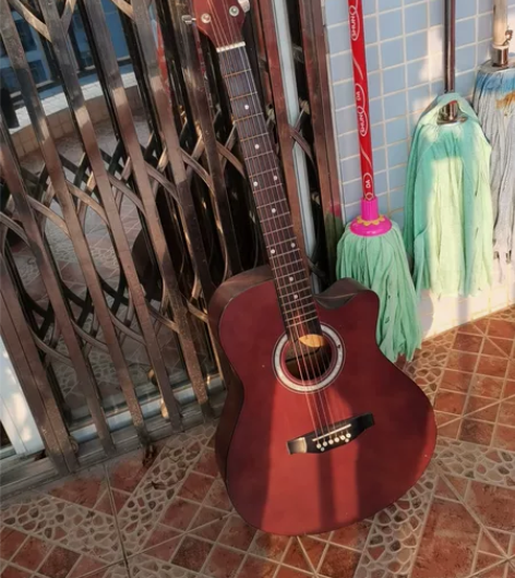 古典吉他一手。牌子忘记了。懂得人来。同城自...