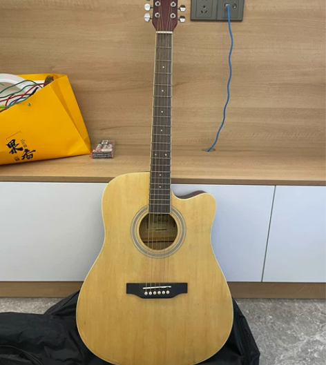 闲置吉他，基本没弹过，原价399，九成新，...
