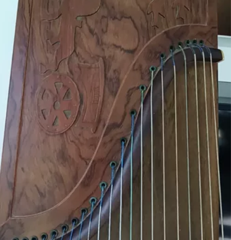 二手古筝低价转让,没有裂痕,材质结实,适合...