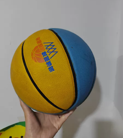 篮球 27元，自提不包邮 感兴趣的话点“我...