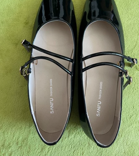 三福懒人鞋单鞋,38码,全新仅试。 感兴趣...