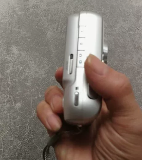 惠普 M627 数码相机 外观成色如图所示...