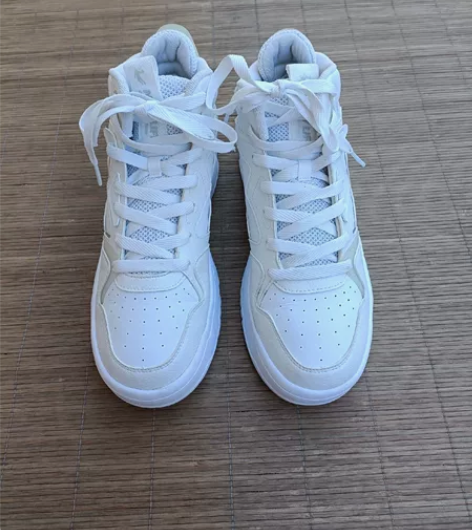 二手乔丹42码高帮运动鞋 鞋子保证正品 ，...