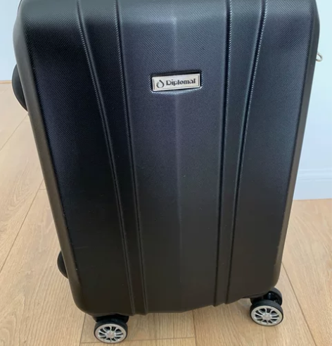 外交官黑色万向轮登机箱 买车送的，用过一次...