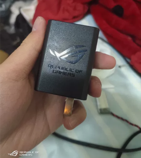 华硕ASUSROG30w充电头一个，手机原...