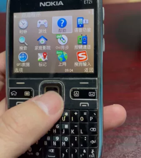 诺基亚E72i。wifi功能，支持移动联通...