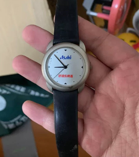 叔波乐老周边纪念款手表 功能正常。品相如图...