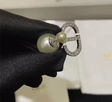 D家 珍珠耳环 2023早春新款 银色满钻...