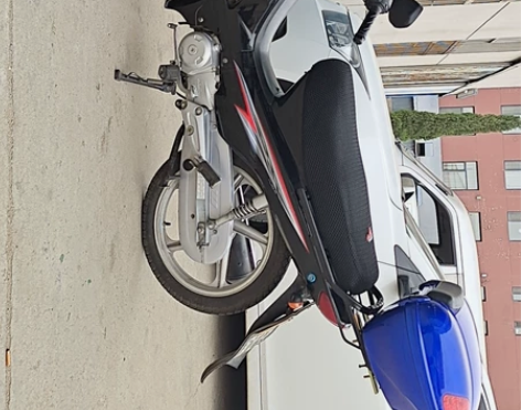 豪爵110摩托车。检车明年七月。保险同步 ...