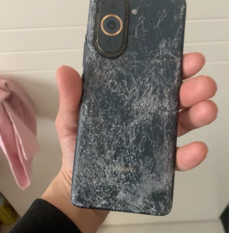 华为Nova10Pro，孩子不好好上网给摔...