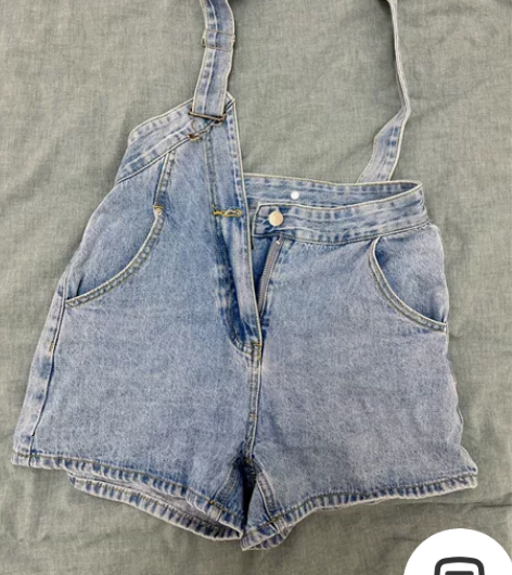 搬家甩卖｜背带牛仔短裤 感兴趣的话点“我想...