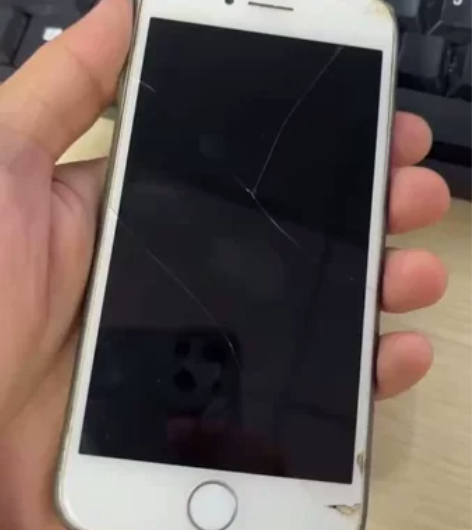 苹果8 国行64，战斗机，指纹不好使，屏幕...