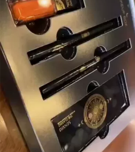 溪秀新品彩妆四件套 六色眼影 眼线笔 眉笔...