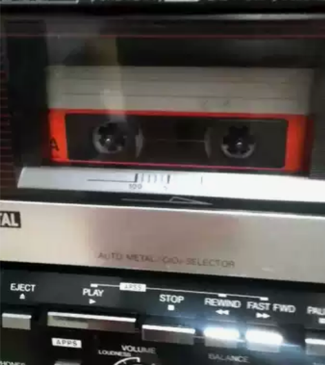 出一台夏普GF-530收录机，该机成色整体...